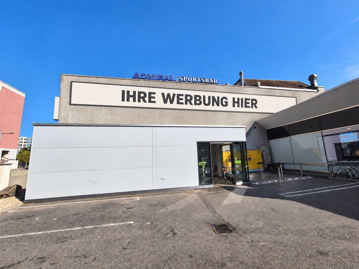 Großflächige Werbefläche direkt bei der U1-Station Rennbahnweg